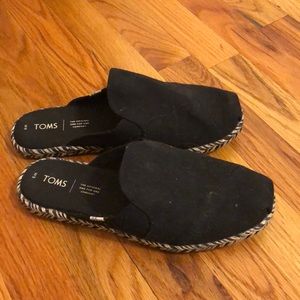 Tom’s slip on blackless shoes